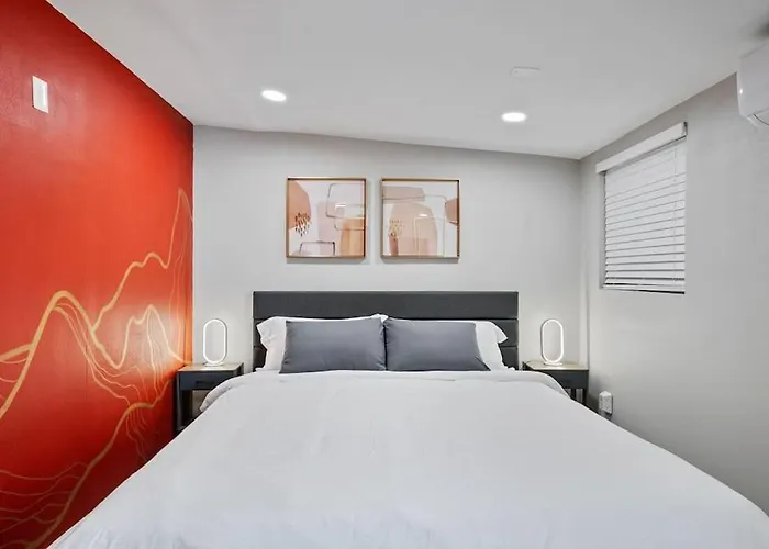 12 Minutes From Downtown - 1 Bedroom *